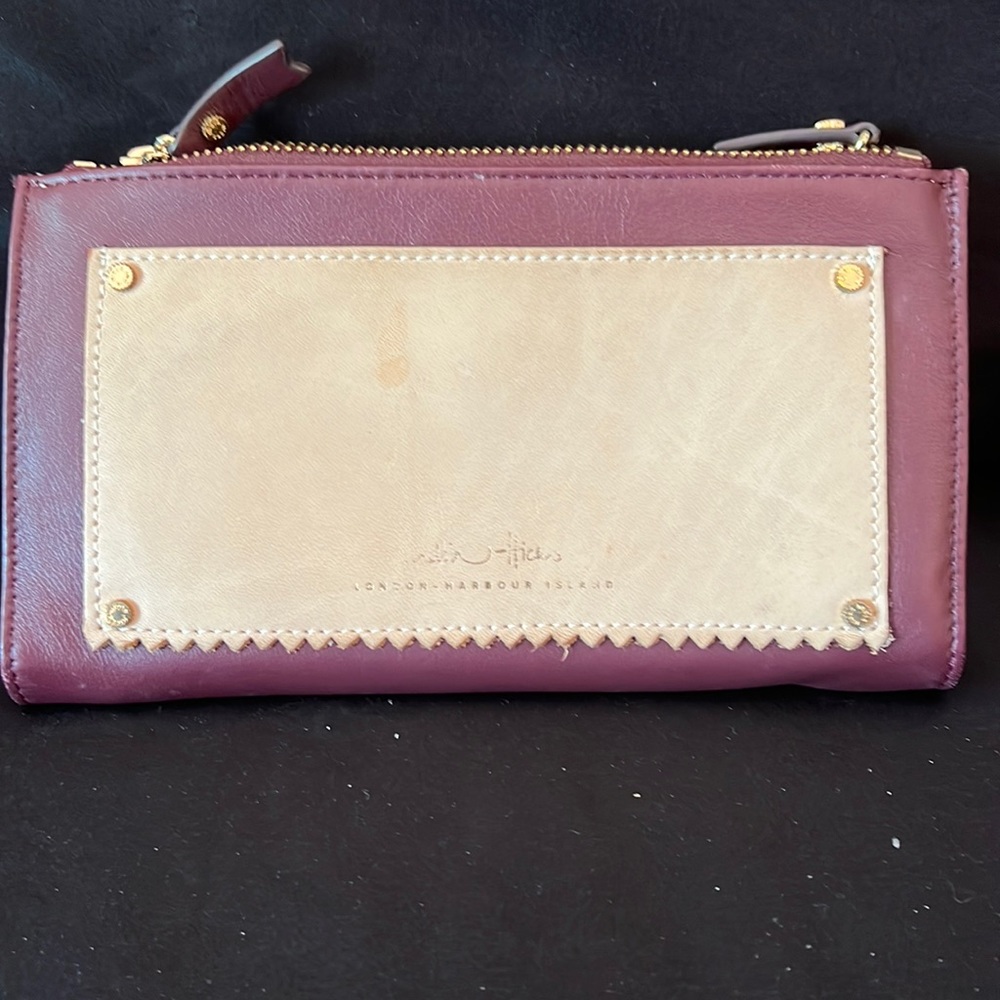 India Hicks wallet